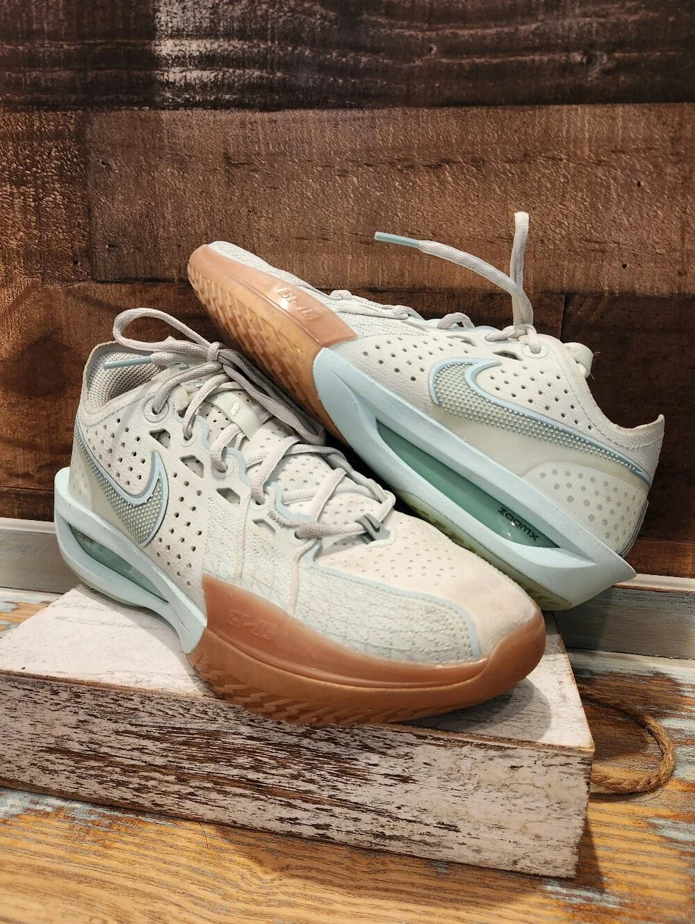 Nike Men's/ Women's Low-Top Training Sneakers in Mint Green and Gum